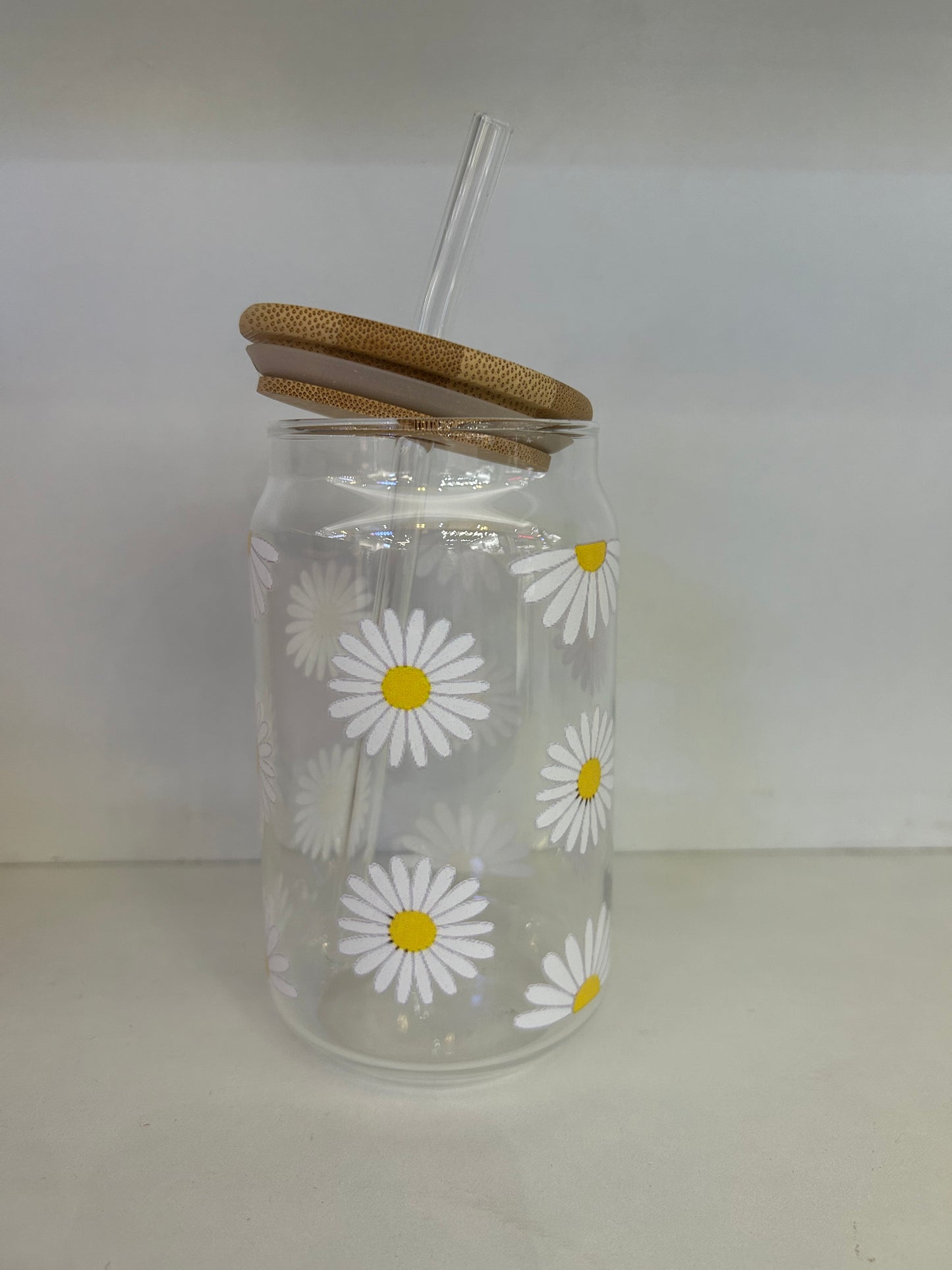 White Daisy Flower Glass Tumbler