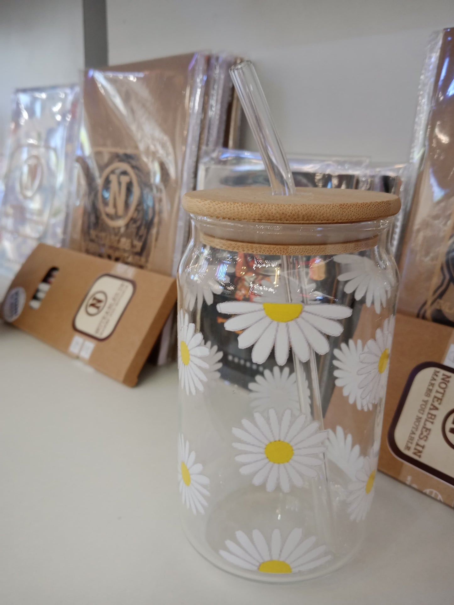 White Daisy Flower Glass Tumbler